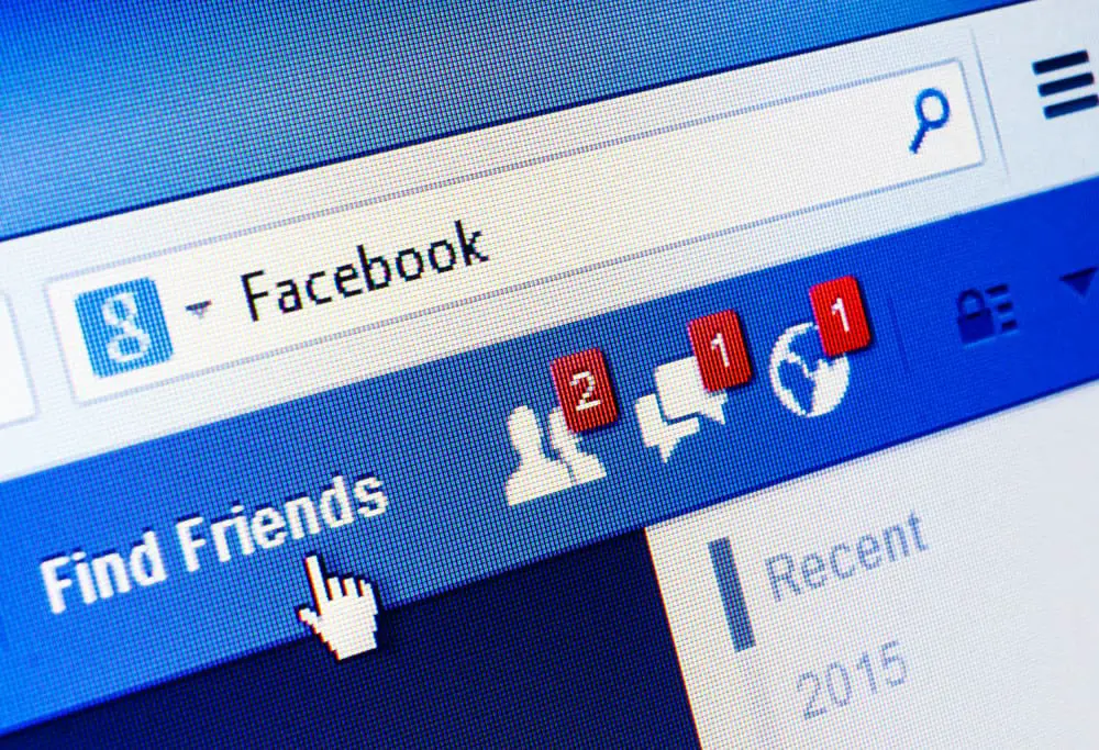 Cómo eliminar personas que no son amigos de Facebook Messenger en iPhone?