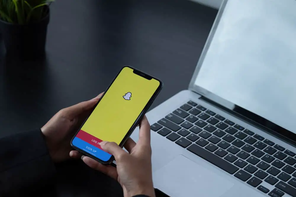 Cómo invertir un video en Snapchat?