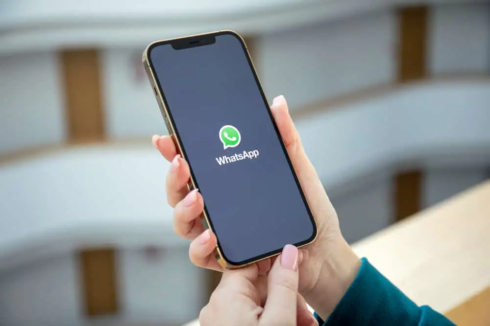 ¿Qué significa un reloj cuadrado en WhatsApp?