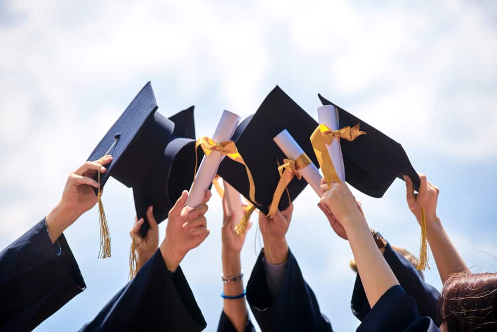 Cómo anunciar la graduación en LinkedIn