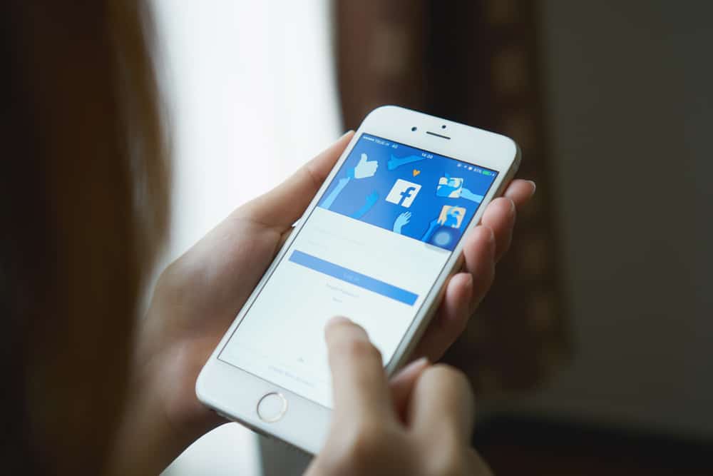 Cómo cambiar los 6 mejores amigos en Facebook
