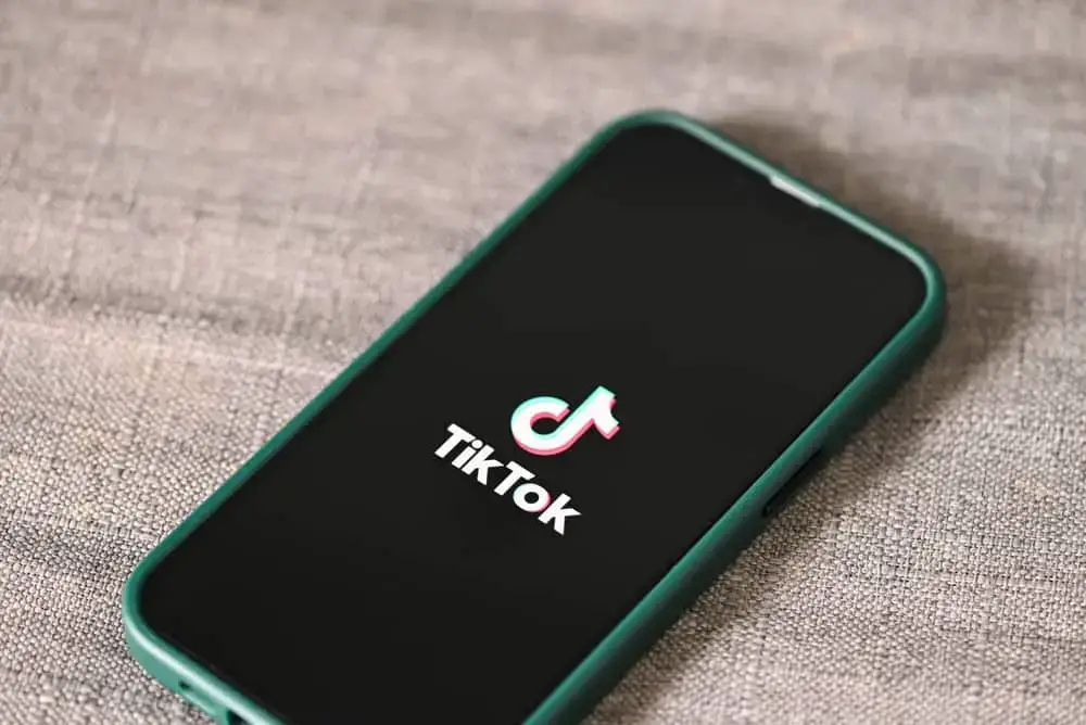 Cómo eliminar contactos de TikTok?