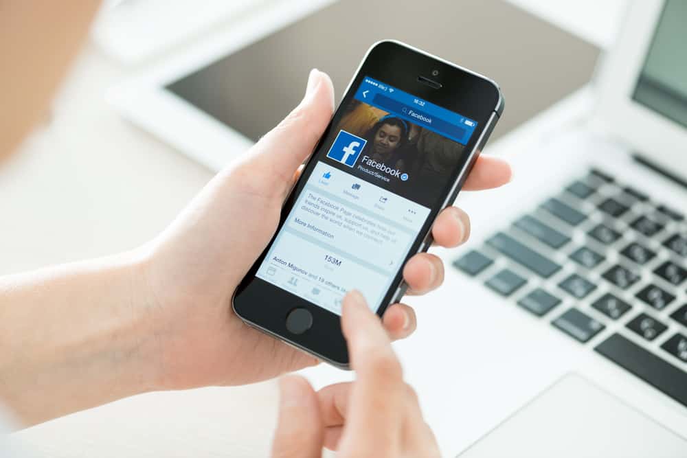 Cómo ver a los nuevos amigos de alguien en Facebook