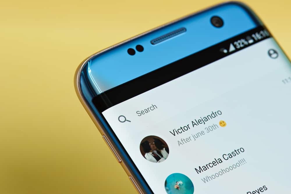 ¿Por qué hay alguien en la parte superior de mi Messenger?