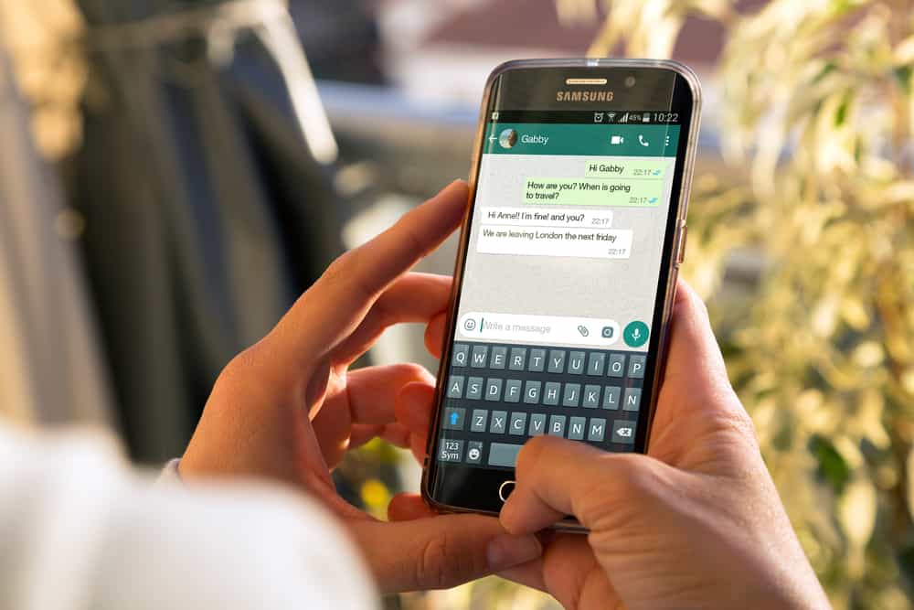 ¿Por qué mi ex sigue cambiando su imagen de WhatsApp?