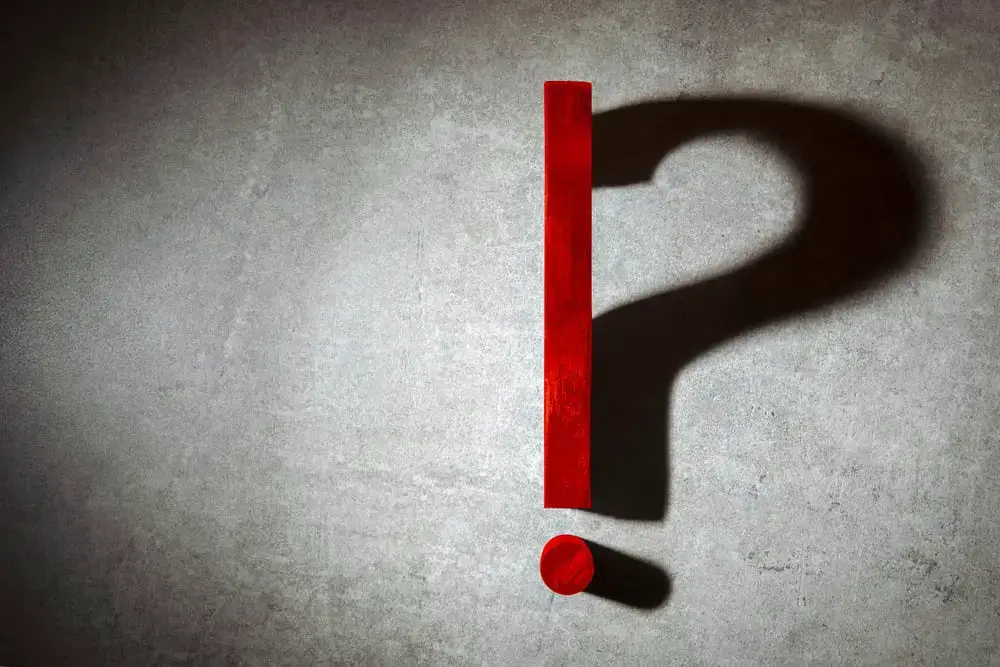 ¿Qué significa un signo de exclamación rojo en Facebook?